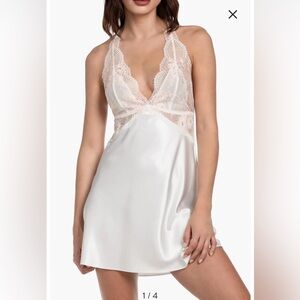 Lace & Satin Chemise Nightie lingerie SMALL
In Bloom by Jonquil BRIDAL WHITE